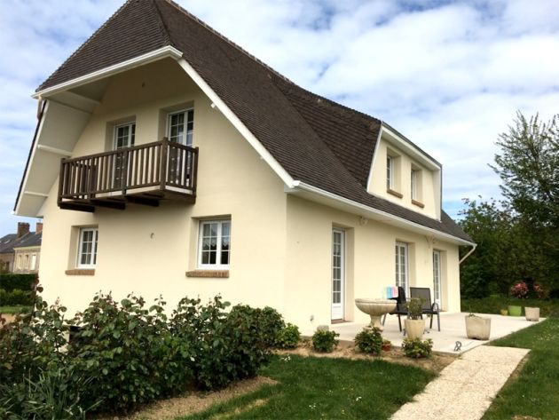 Ravalement de façade maison en résine projetée (76)